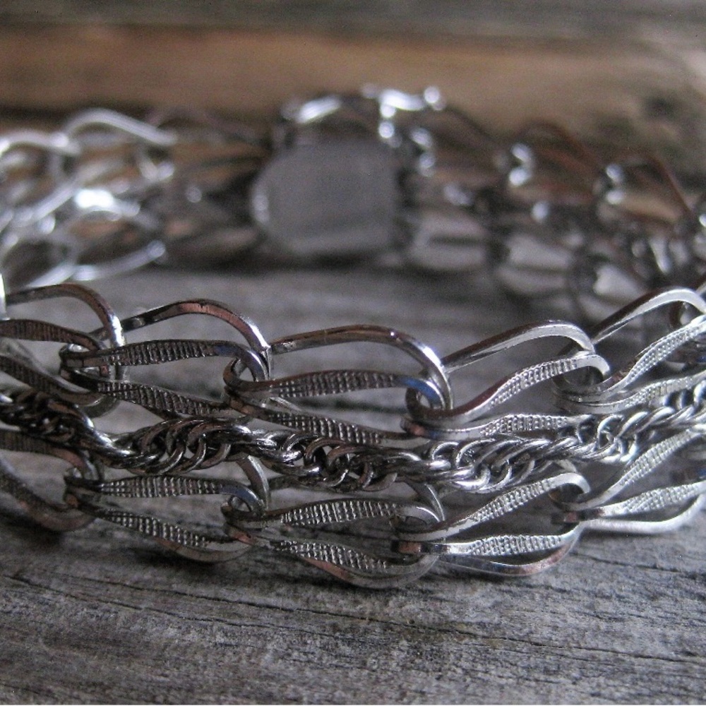 Vintage 1990s Sterling Silver Chainlink Bracelet with Intricate Design